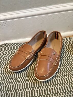 Tommy Hilfiger Women's Tan Leather Penny Loafers